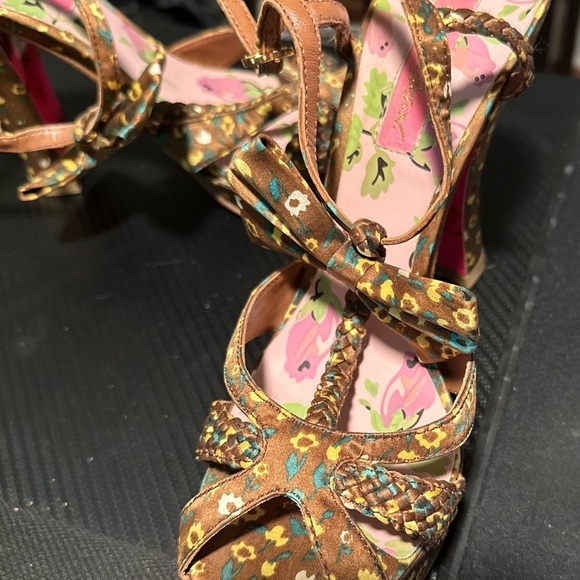 Betsey Johnson sunflower platform braided bow sandal, 8.5M - Picture 3 of 7